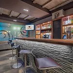 Central, & Lounge Bar 3*