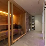 Hotel Central, & Lounge Bar