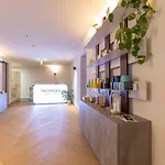 Central, & Lounge Bar 3*