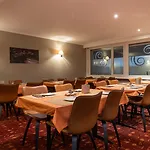 ホテル Central, & Lounge Bar