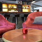 Central, & Lounge Bar 3* クラン