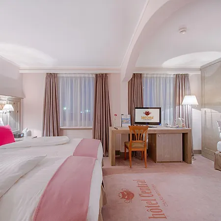 Central, & Lounge Bar Hotel