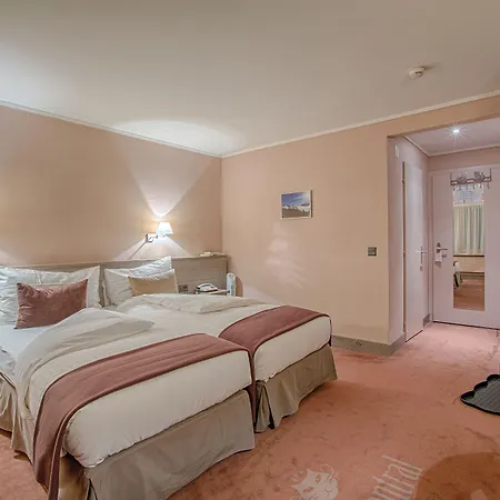 Central, & Lounge Bar Hotel 3*