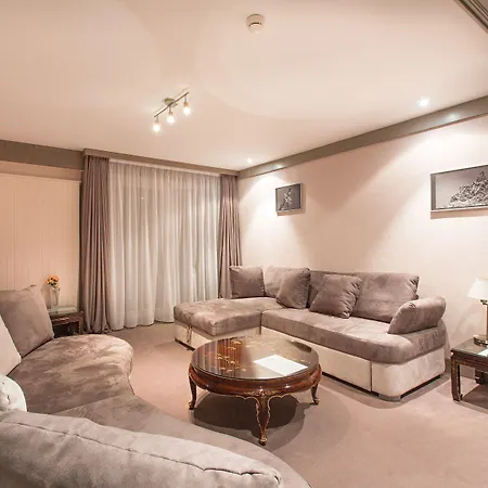 Central, & Lounge Bar 3*