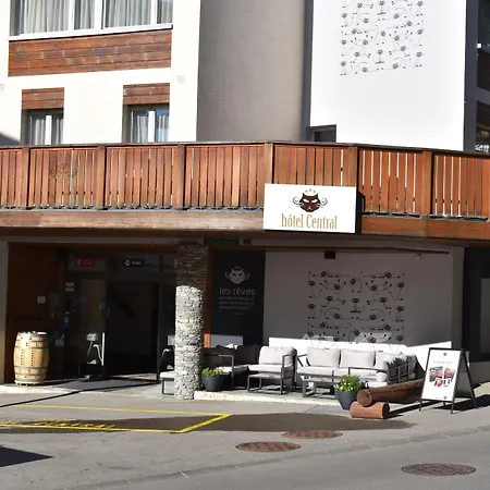 Central, & Lounge Bar 3*