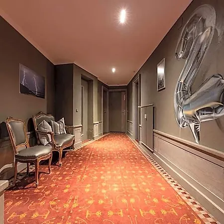 Central, & Lounge Bar Hotel