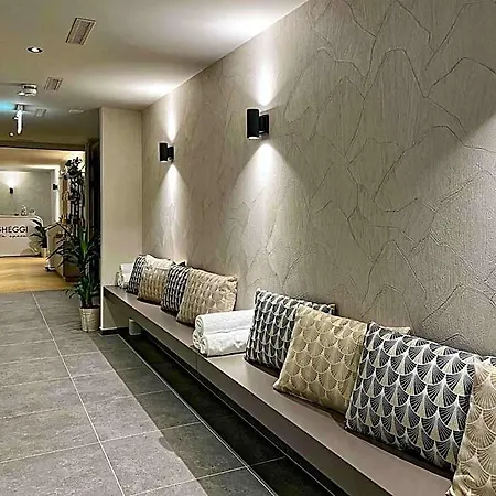 Central, & Lounge Bar 3*