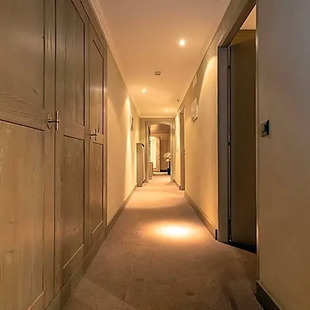 Central, & Lounge Bar 3* קראנס-מונטנה