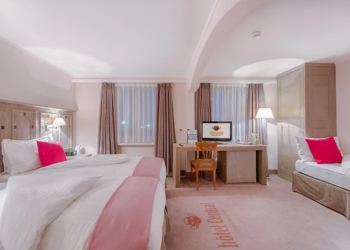 Central, & Lounge Bar Hotel