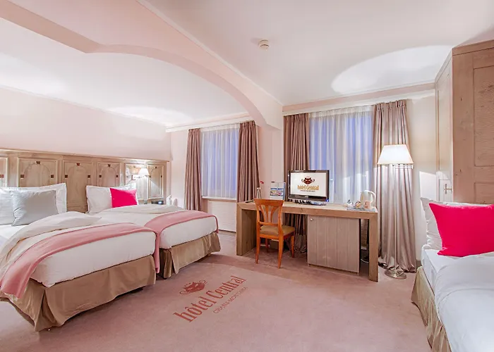 Central, & Lounge Bar