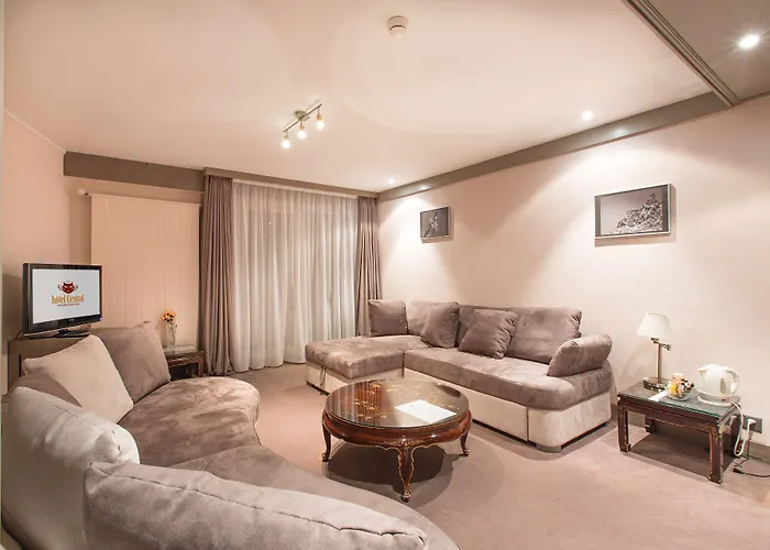 Central, & Lounge Bar 3*