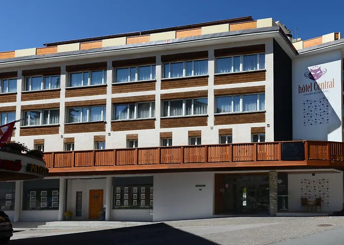 Central, & Lounge Bar Hotel