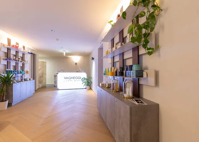 Central, & Lounge Bar 3*