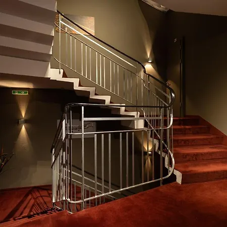 Central, & Lounge Bar 3* Κρανς Μοντάνα