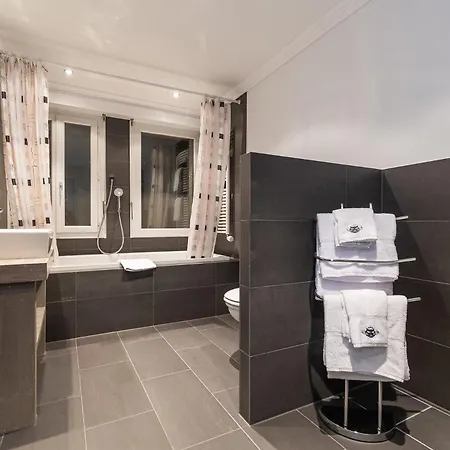 Central, & Lounge Bar Ξενοδοχείο Κρανς Μοντάνα