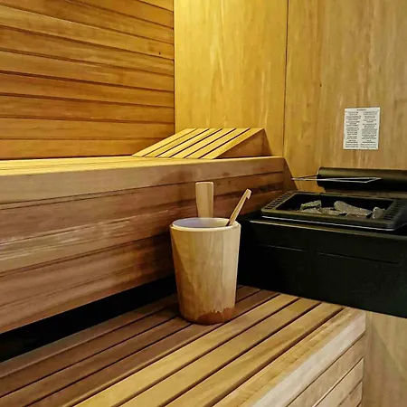 Central, & Lounge Bar Κρανς Μοντάνα