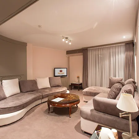 Central, & Lounge Bar 3*