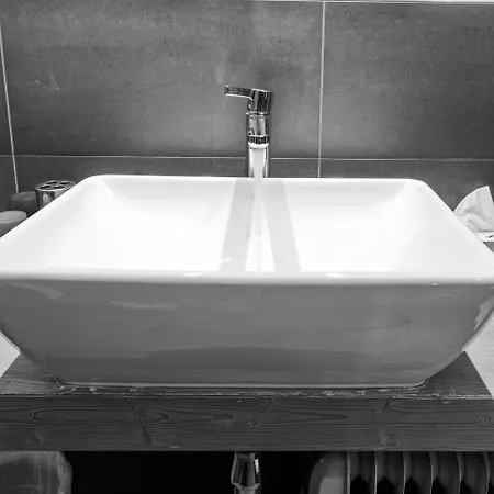 Central, & Lounge Bar