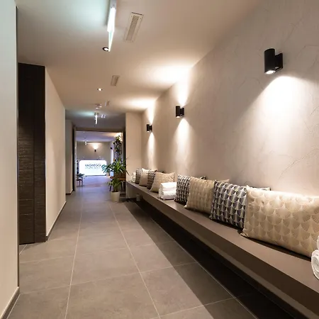 Central, & Lounge Bar Κρανς Μοντάνα