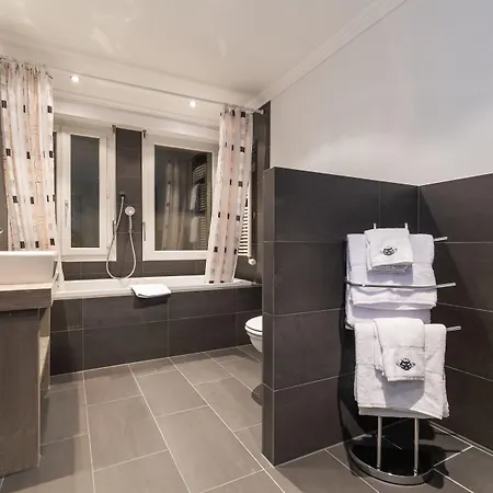 Central, & Lounge Bar